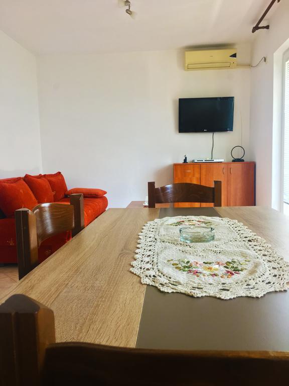 Milmaris Apartments Тиват Екстериор снимка