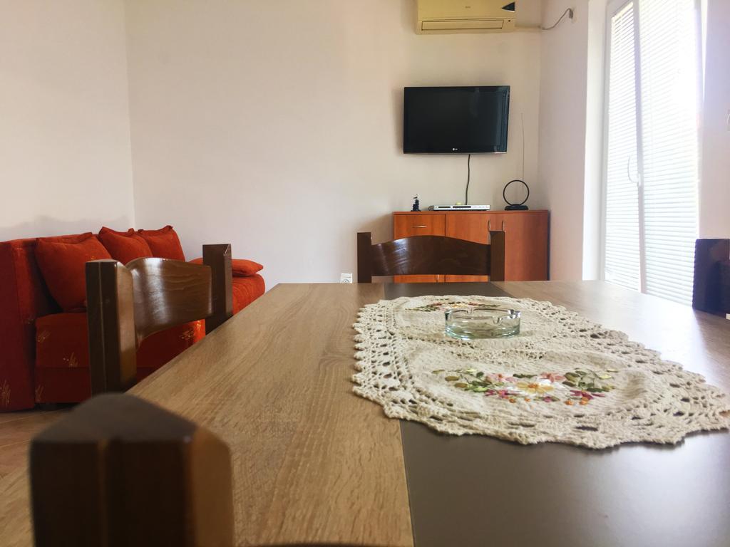 Milmaris Apartments Тиват Екстериор снимка
