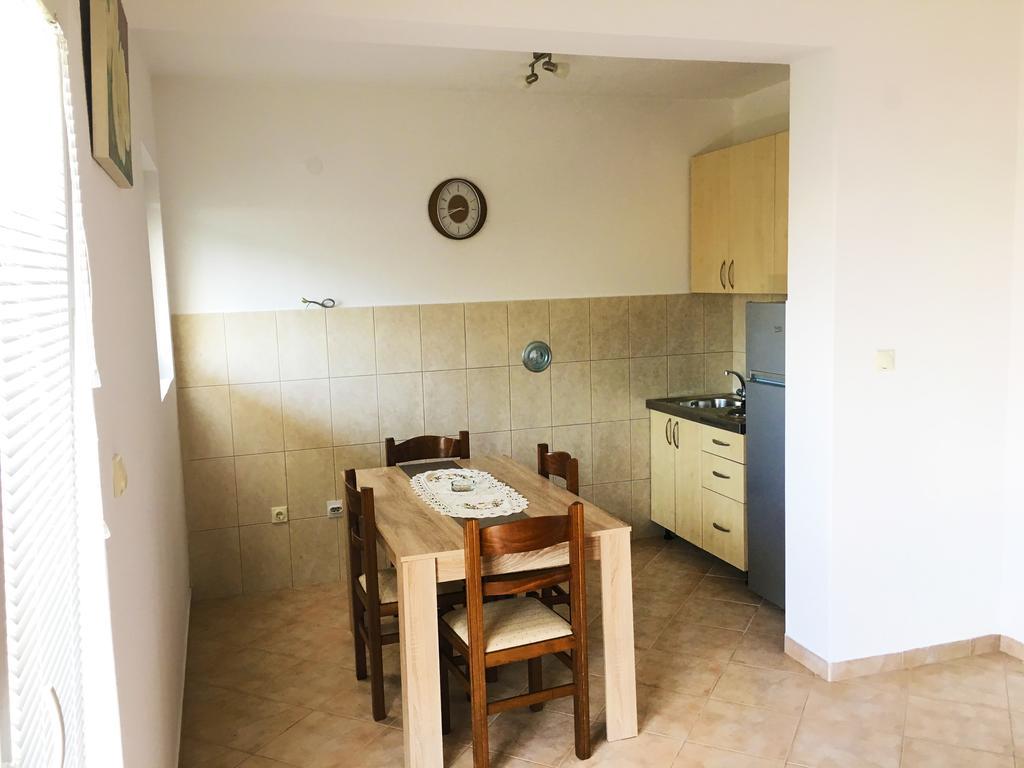 Milmaris Apartments Тиват Екстериор снимка